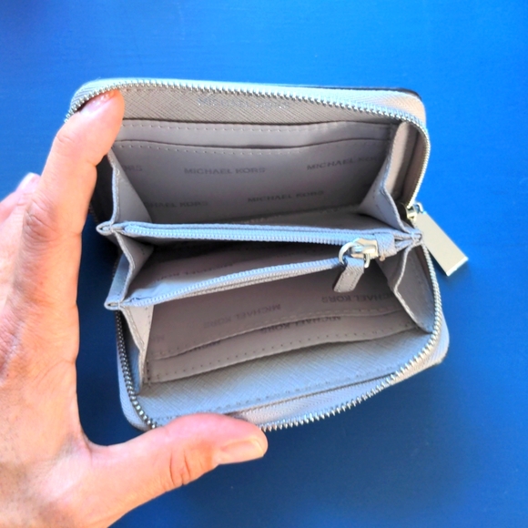 Michael Kors Mini-Wallet Grey - Picture 4 of 4